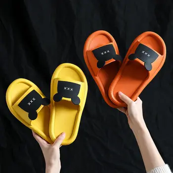 Šlepetės moterims vasaros 2020 m naujų patalpų neleidžiančioms slysti vonios kambarys, namų apyvokos dėvėti kietas Šlepetės moterims moteriški platforminiai batai moteris