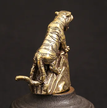Antikvariniai Bronzos Tigras Laipiojimo Kalnų Statula Zodiako Gyvūnų Darbastalio Ornamentu Gryno Vario Miniatiūrinės Figūrėlės Arbatos Pet Namų Dekoro