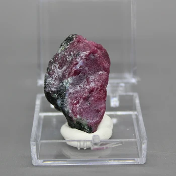 Natūralus Mianmaro Liuminescencinės Ruby grubus mineralinių akmenų ir kristalų gijimas kvarco kristalai, brangakmeniai dėžutės dydis 34 mm