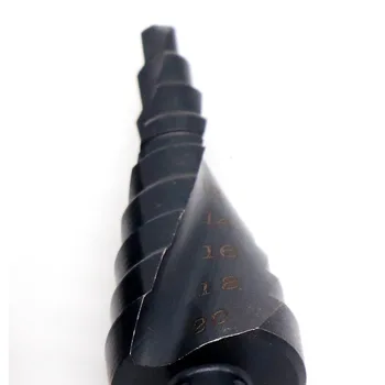 3 greitapjovio plieno azotiniu juoda spiralės formos griovelio, trikampio formos kotu titano padengti žingsnis grąžtai,