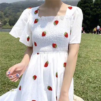 Naujas Braškių Suknelė Kawaii Siuvinėjimo Sluoksniuotos Rankovėmis Suknelė Moterims Vintage White Square Kaklo Paplūdimio Suknelės 2020 Korėjos Drabužių