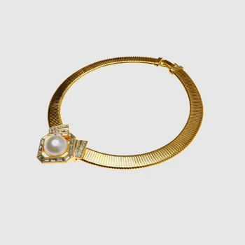 Amorita boutique Gražus perlamutro inkrustacijos su aukso gyvatė grandinės karoliai
