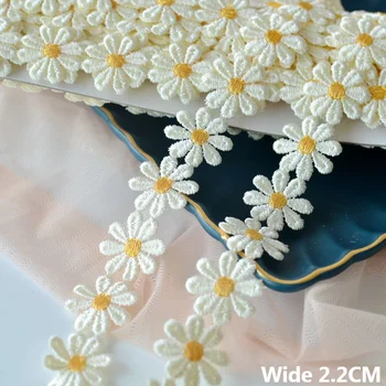 2.2 CM Pločio Baltos spalvos Medvilnės, Siuvinėta Daisy Nėrinių Appliques 3D Gėlės Fabirc Apykaklės Iškirpte Apdailos Juostelės Suknelė Skrybėlės Siuvimo DIY